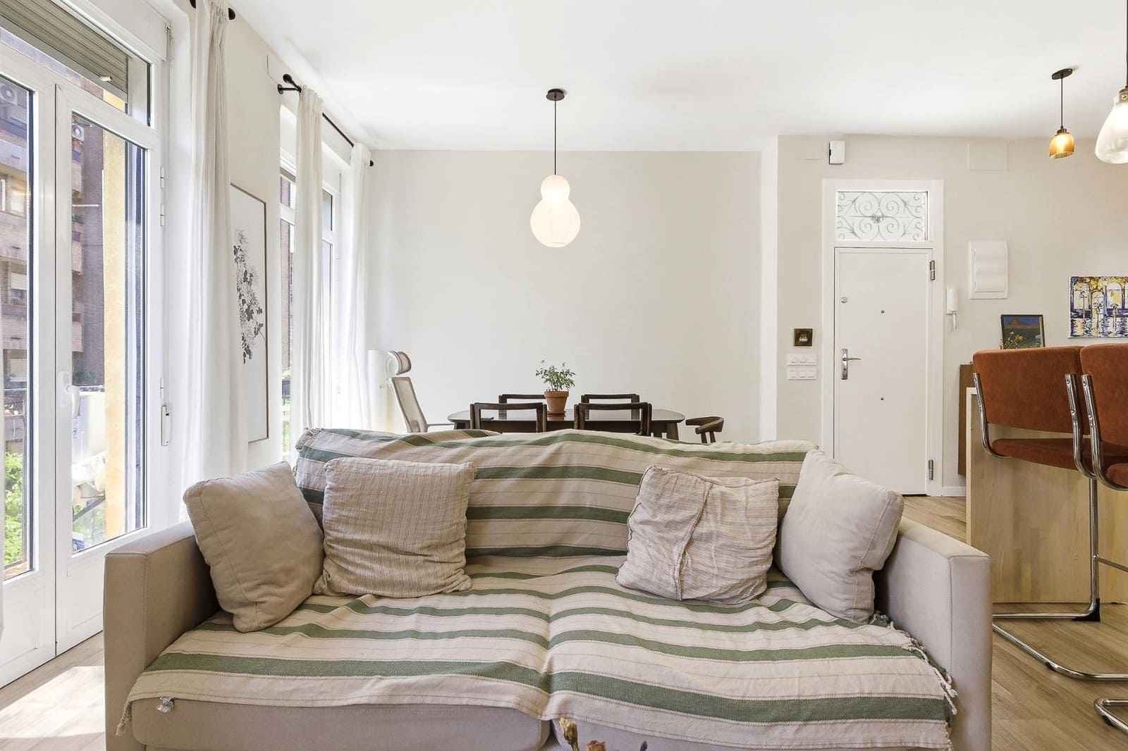 2 soveværelse Lejlighed til salg i Valencia by - € 335.000 (Ref: 9899105)