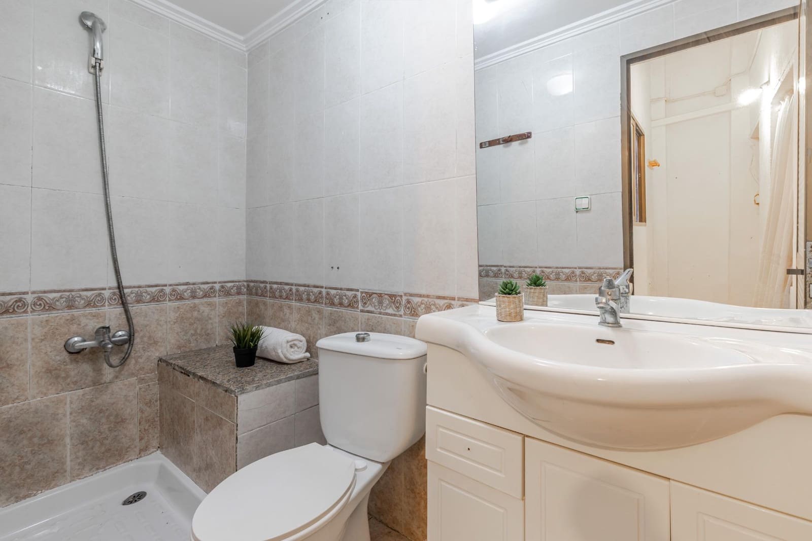 3 bedroom Apartment for sale in Alginet with garage - € 103,000 (Ref: 9899109)