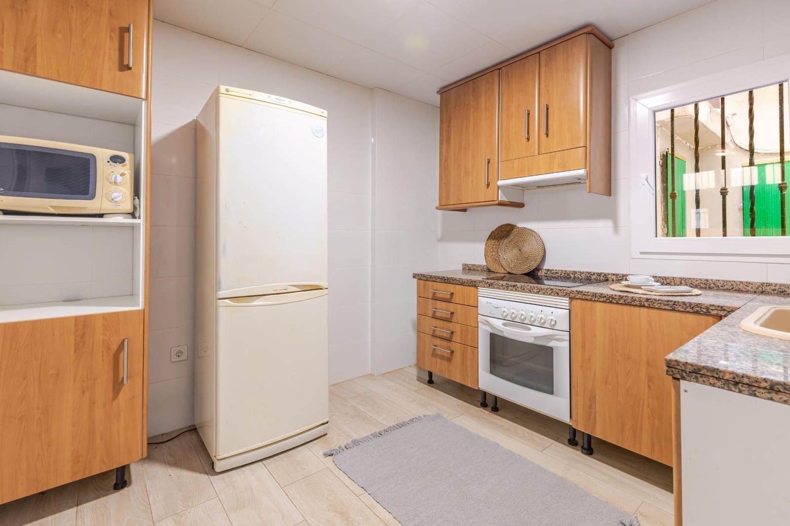 3 bedroom Apartment for sale in Alginet with garage - € 103,000 (Ref: 9899109)