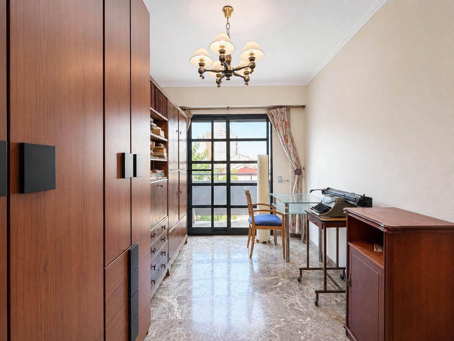 4 bedroom Flat for rent in Valencia city - € 1,400 (Ref: 9899110)