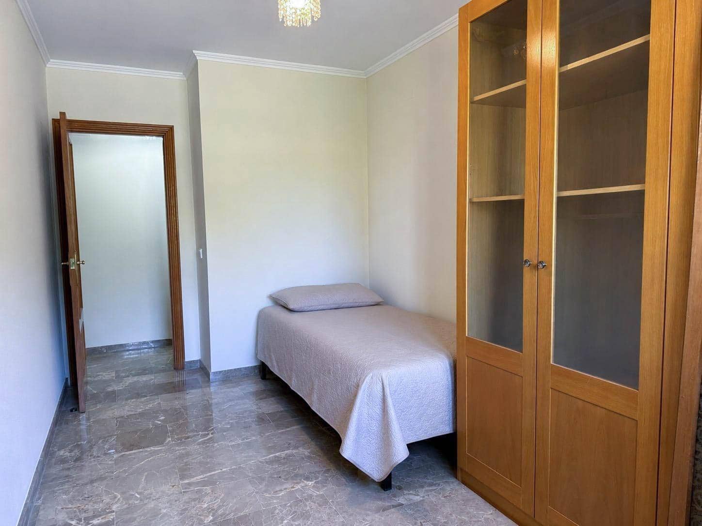 4 bedroom Flat for rent in Valencia city - € 1,400 (Ref: 9899110)