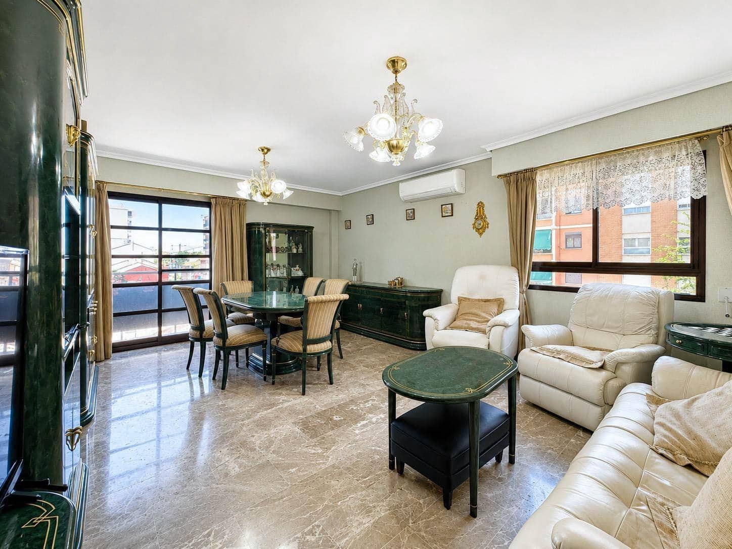 4 bedroom Flat for rent in Valencia city - € 1,400 (Ref: 9899110)