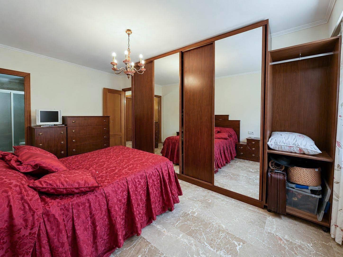 4 bedroom Flat for rent in Valencia city - € 1,400 (Ref: 9899110)