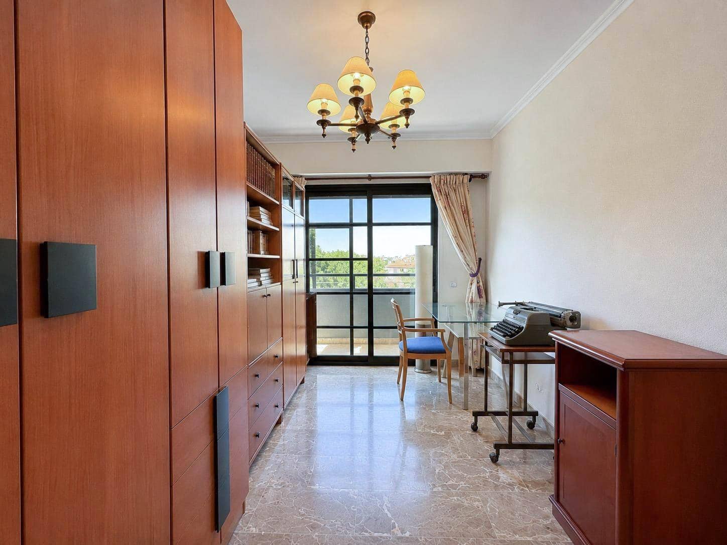 4 bedroom Flat for rent in Valencia city - € 1,400 (Ref: 9899110)