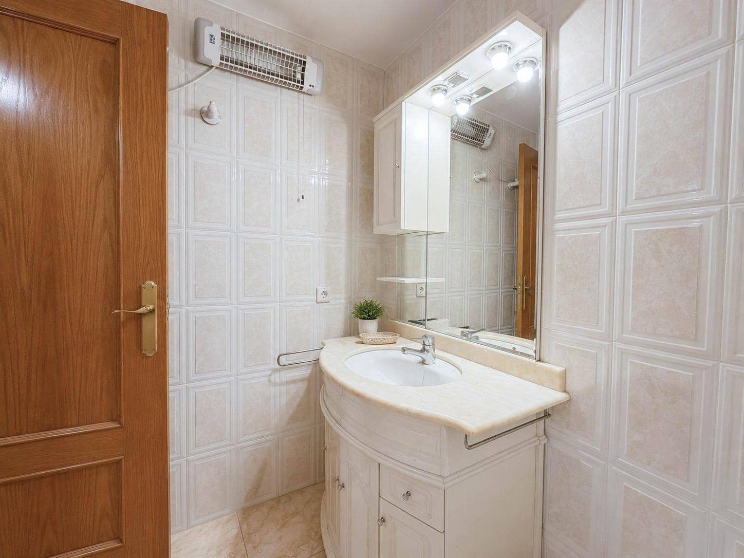 4 bedroom Flat for rent in Valencia city - € 1,400 (Ref: 9899110)