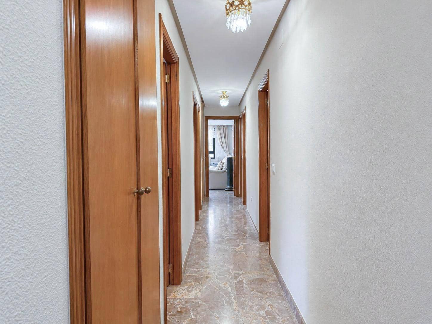4 bedroom Flat for rent in Valencia city - € 1,400 (Ref: 9899110)