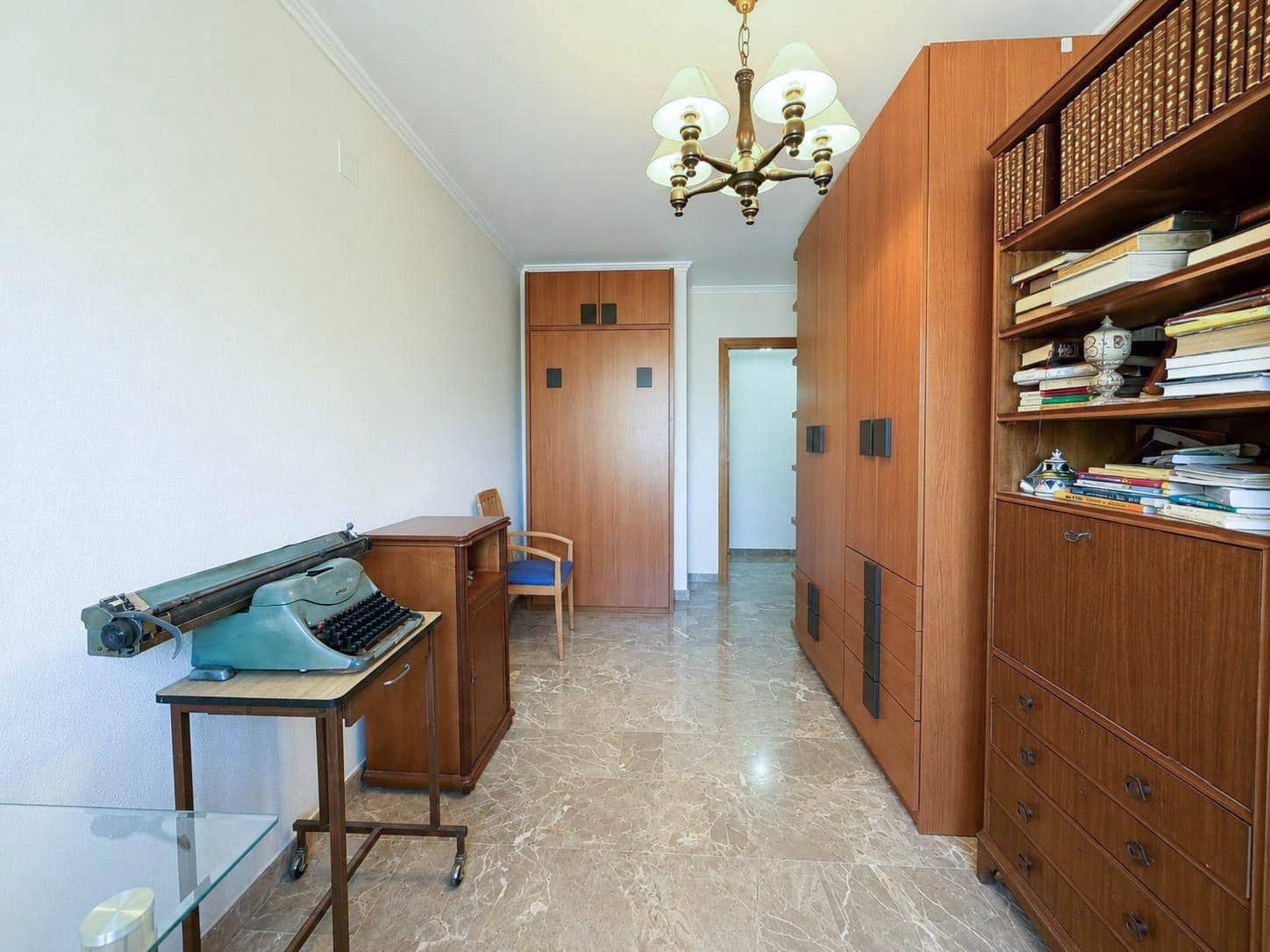 4 bedroom Flat for rent in Valencia city - € 1,400 (Ref: 9899110)