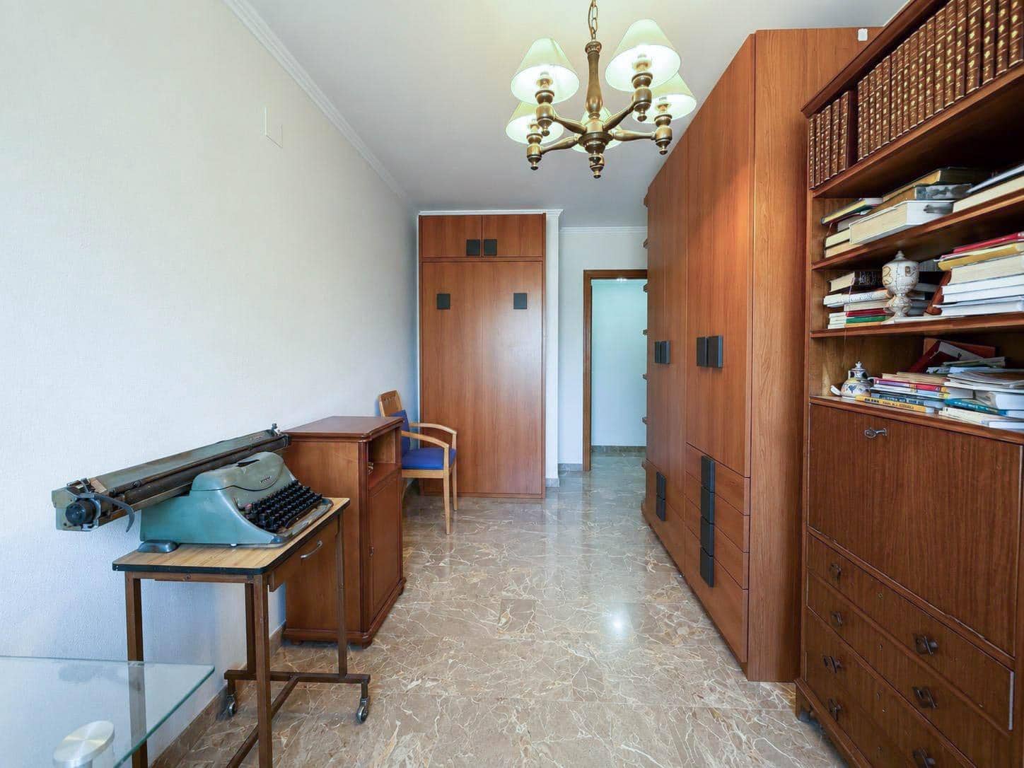 4 bedroom Flat for rent in Valencia city - € 1,400 (Ref: 9899110)