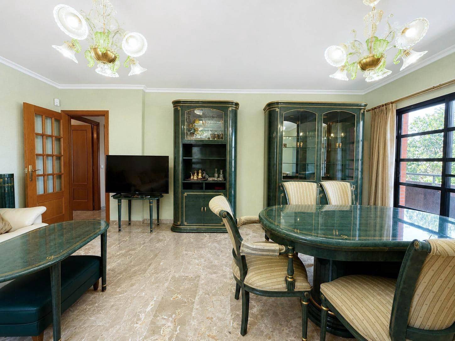 4 bedroom Flat for rent in Valencia city - € 1,400 (Ref: 9899110)