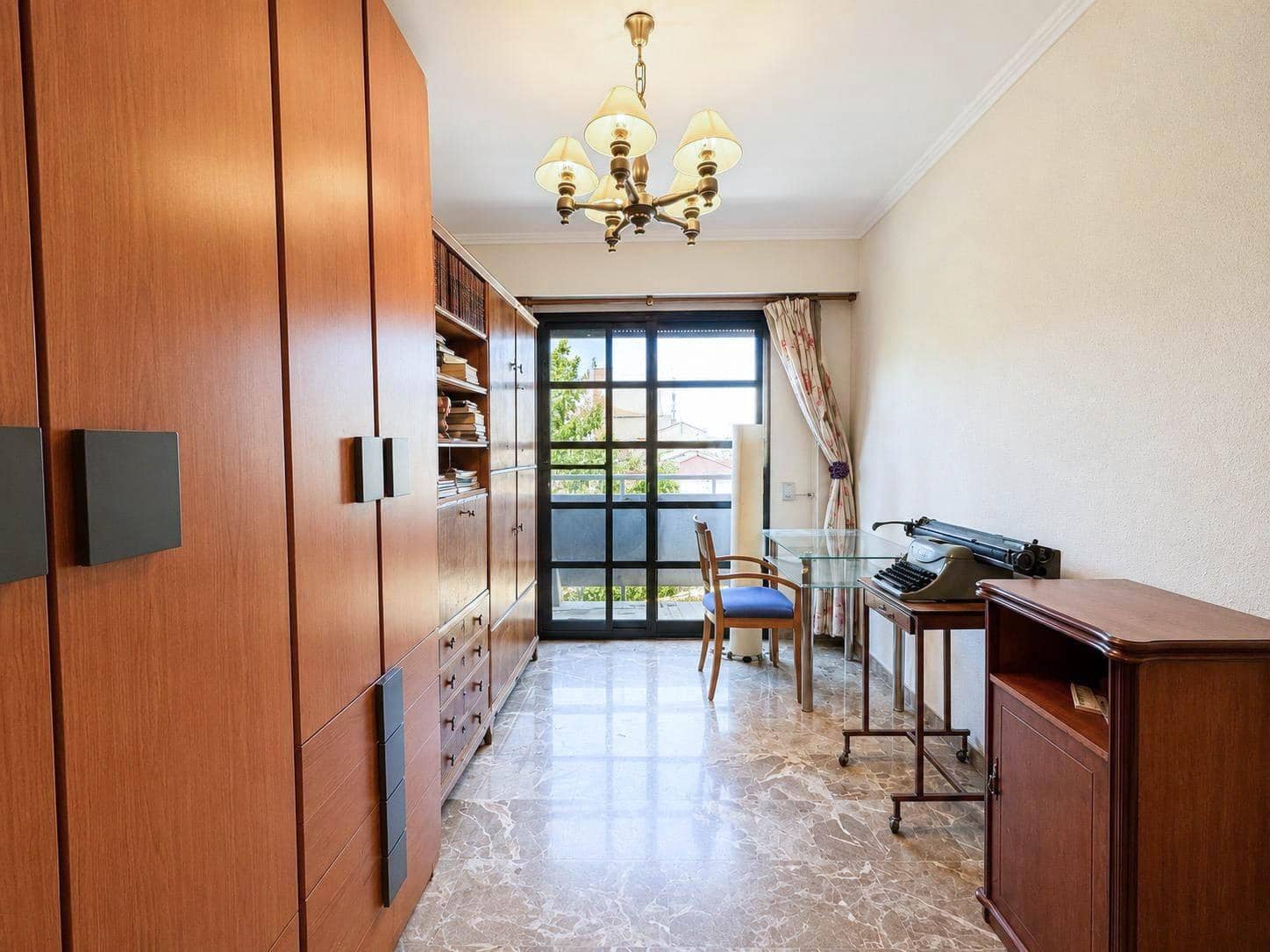 4 bedroom Flat for rent in Valencia city - € 1,400 (Ref: 9899110)