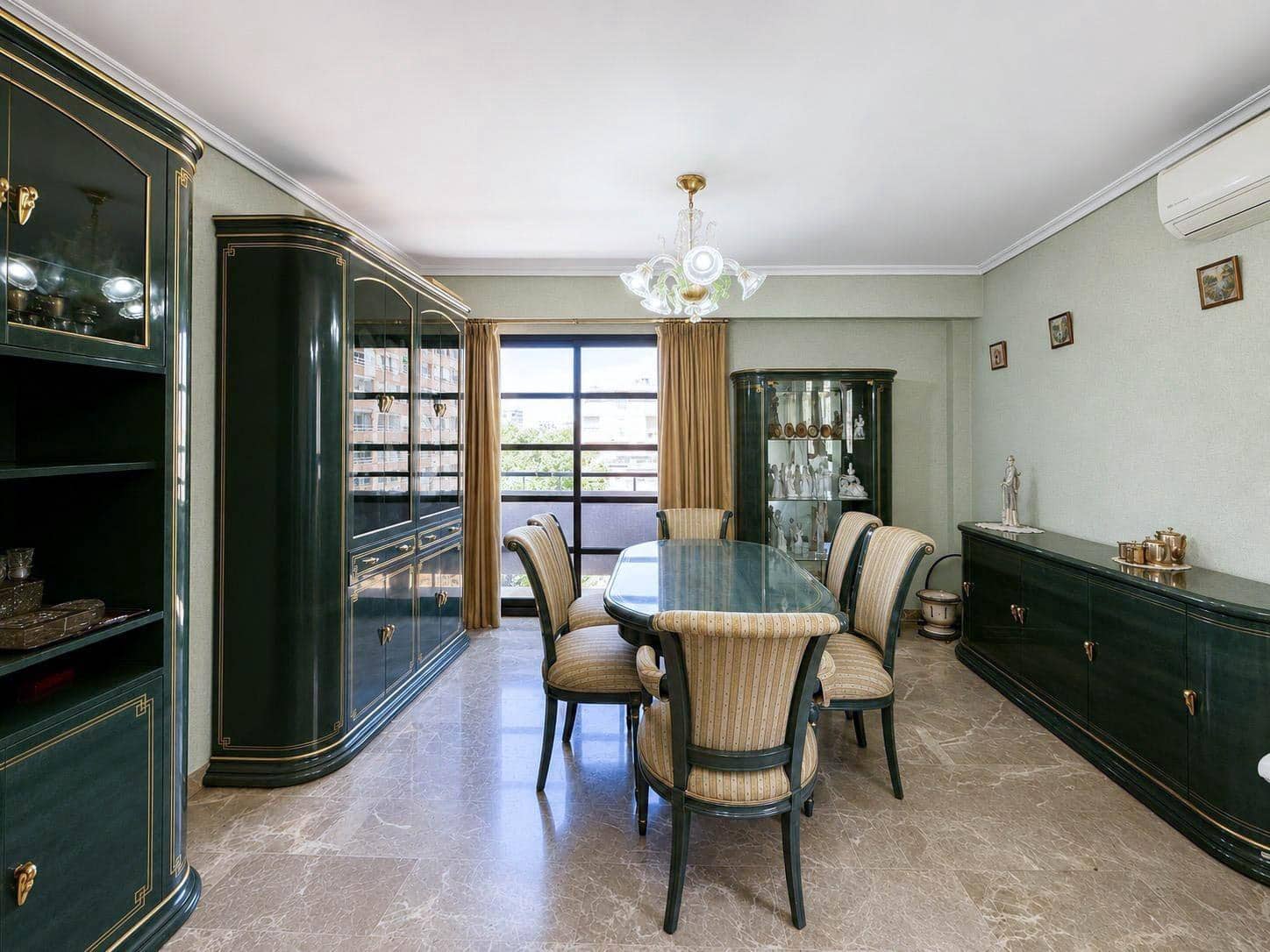 4 bedroom Flat for rent in Valencia city - € 1,400 (Ref: 9899110)