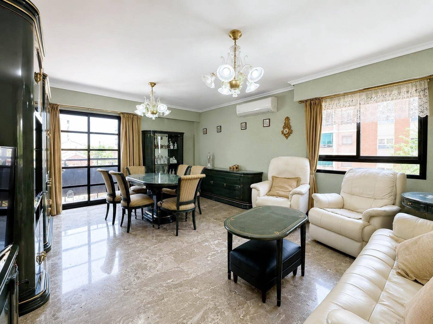 4 bedroom Flat for rent in Valencia city - € 1,400 (Ref: 9899110)