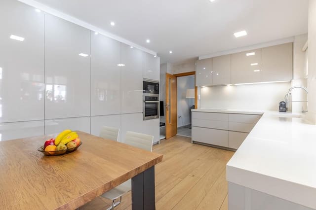 6 slaapkamer Rijtjeshuis te koop in Sagunto / Sagunt met garage - € 595.000 (Ref: 9922542)