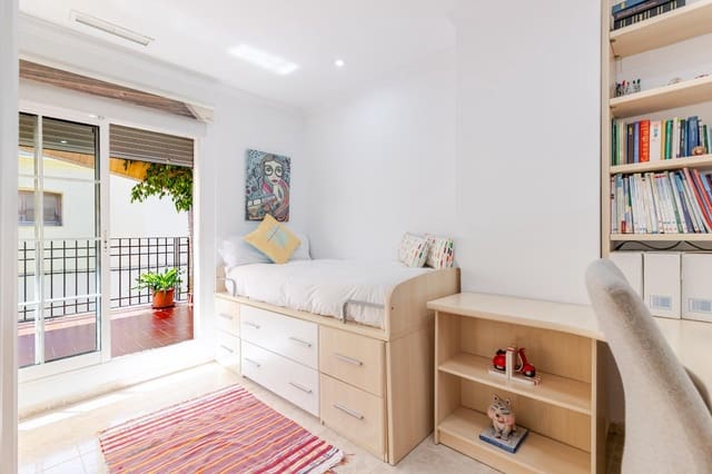 6 slaapkamer Rijtjeshuis te koop in Sagunto / Sagunt met garage - € 595.000 (Ref: 9922542)