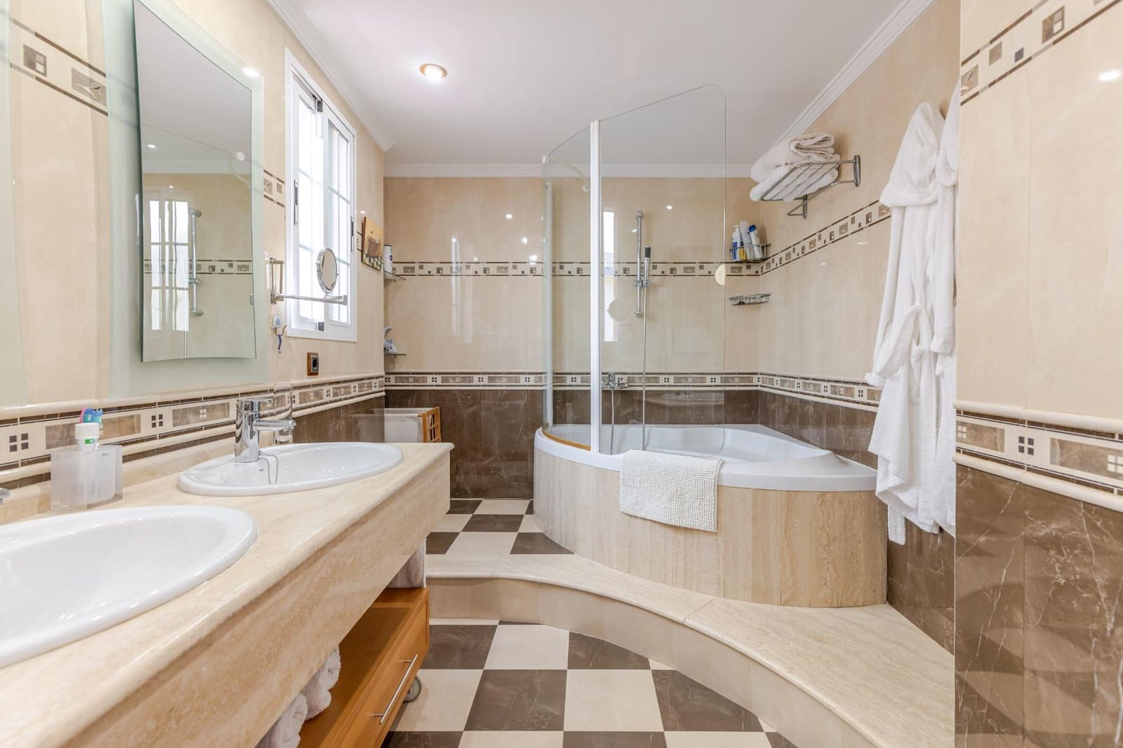 6 bedroom Terraced Villa for sale in Sagunto / Sagunt with garage - € 595,000 (Ref: 9922542)