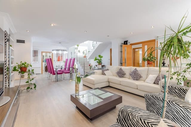 6 slaapkamer Rijtjeshuis te koop in Sagunto / Sagunt met garage - € 595.000 (Ref: 9922542)