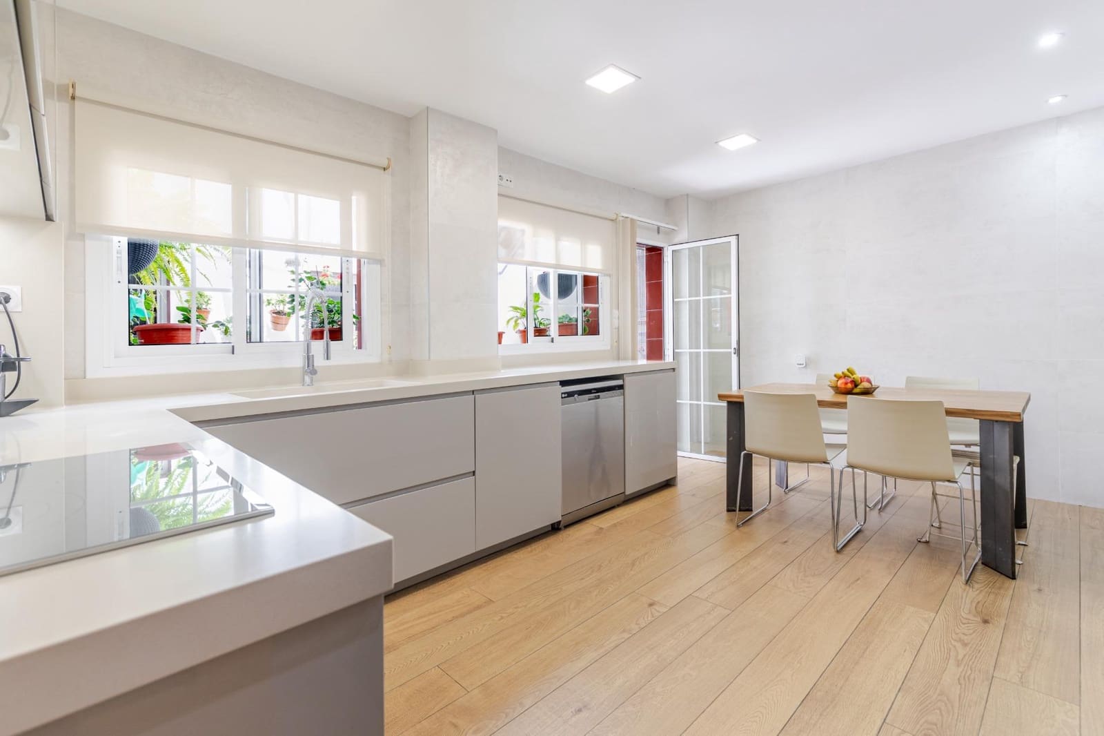 6 bedroom Terraced Villa for sale in Sagunto / Sagunt with garage - € 595,000 (Ref: 9922542)