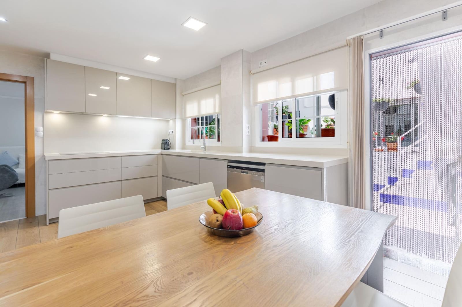 6 bedroom Terraced Villa for sale in Sagunto / Sagunt with garage - € 595,000 (Ref: 9922542)