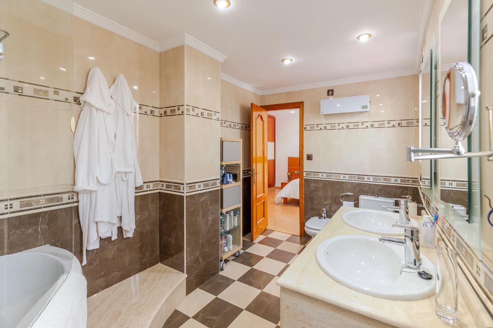 6 bedroom Terraced Villa for sale in Sagunto / Sagunt with garage - € 595,000 (Ref: 9922542)