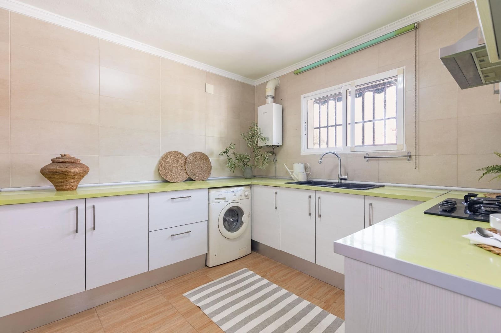 3 soverom Villa til salgs i Montroy med svømmebasseng garasje - € 180 000 (Ref: 9929590)