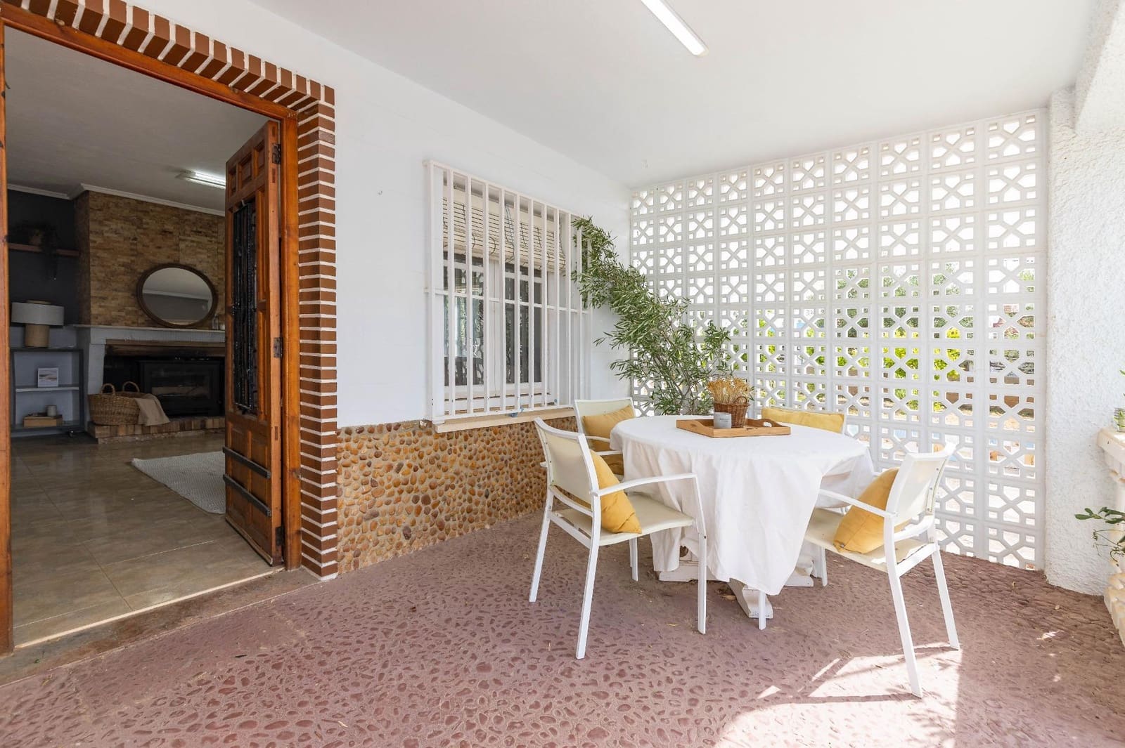 3 soverom Villa til salgs i Montroy med svømmebasseng garasje - € 180 000 (Ref: 9929590)