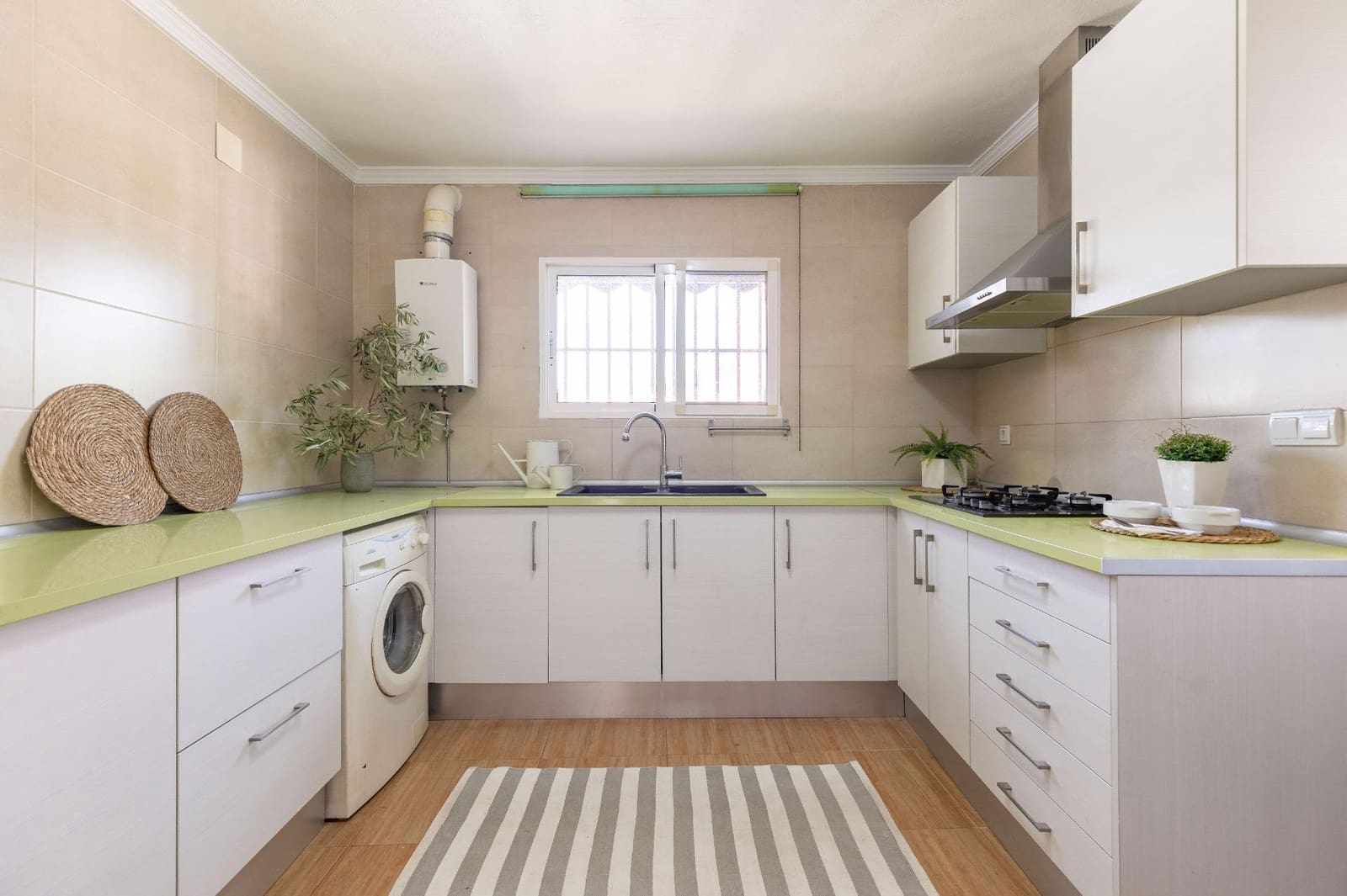 3 soverom Villa til salgs i Montroy med svømmebasseng garasje - € 180 000 (Ref: 9929590)