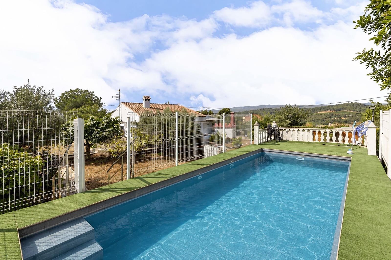 3 soverom Villa til salgs i Montroy med svømmebasseng garasje - € 180 000 (Ref: 9929590)