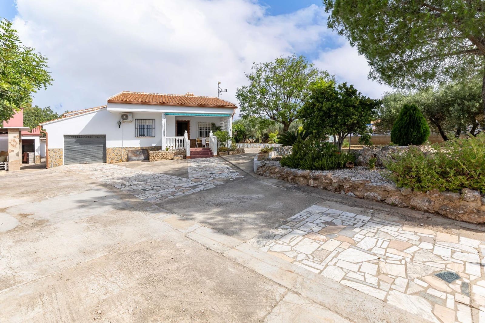 3 soverom Villa til salgs i Montroy med svømmebasseng garasje - € 180 000 (Ref: 9929590)