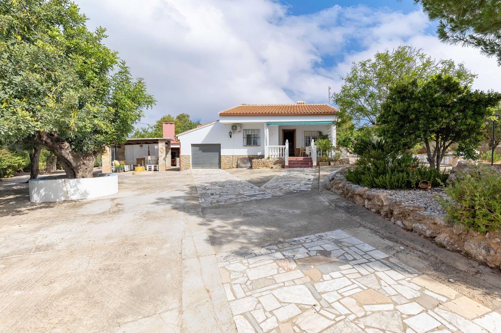3 soverom Villa til salgs i Montroy med svømmebasseng garasje - € 180 000 (Ref: 9929590)