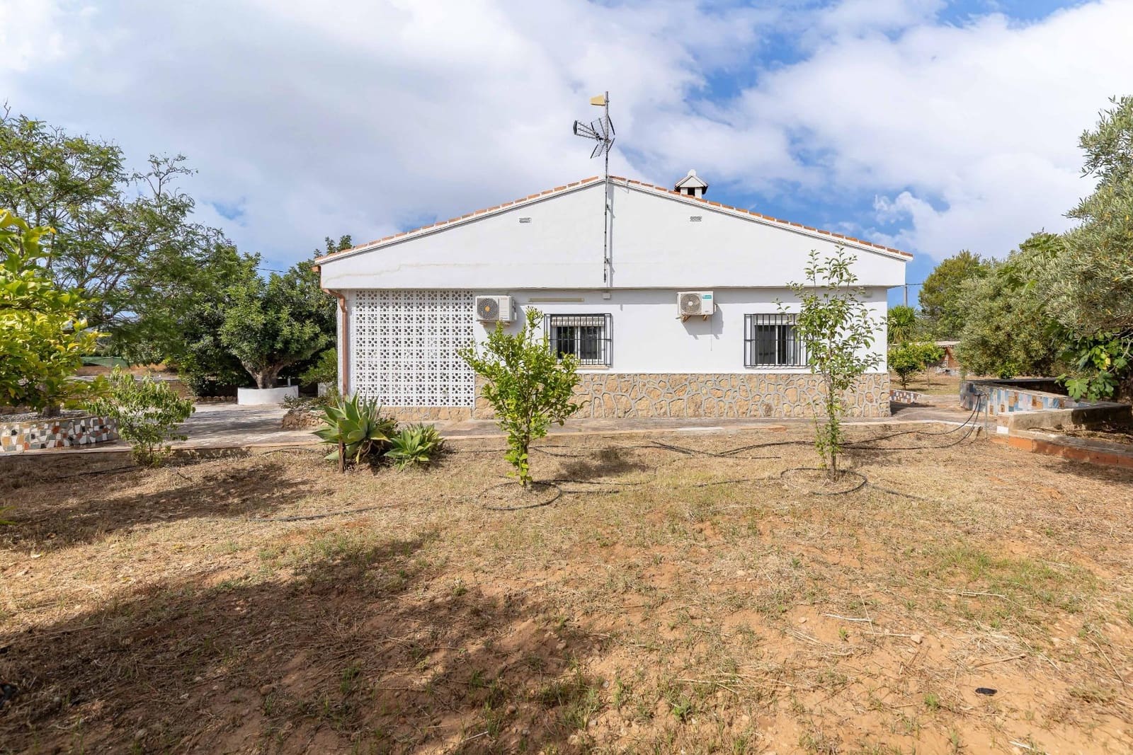 3 soverom Villa til salgs i Montroy med svømmebasseng garasje - € 180 000 (Ref: 9929590)