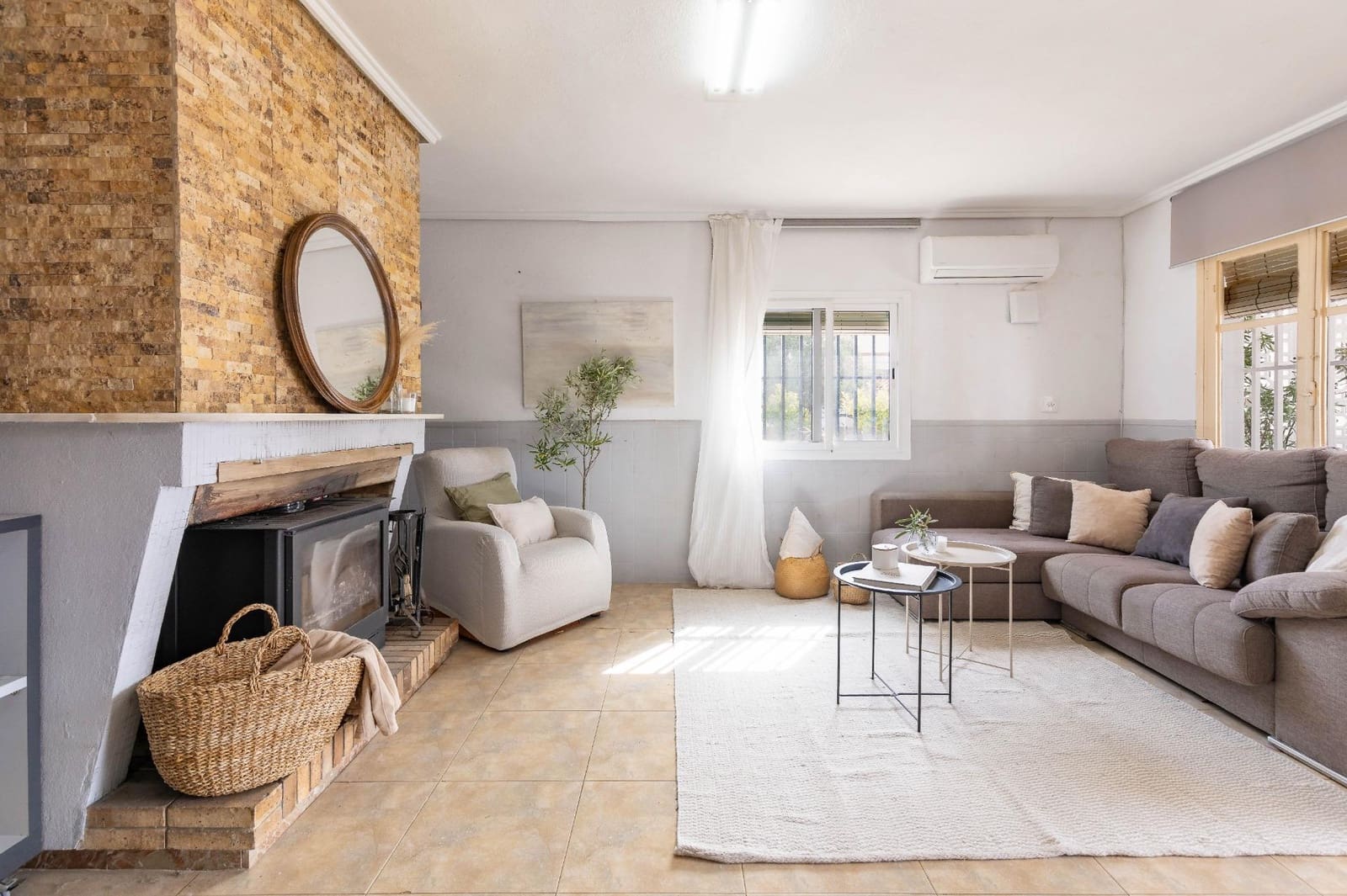 3 soverom Villa til salgs i Montroy med svømmebasseng garasje - € 180 000 (Ref: 9929590)