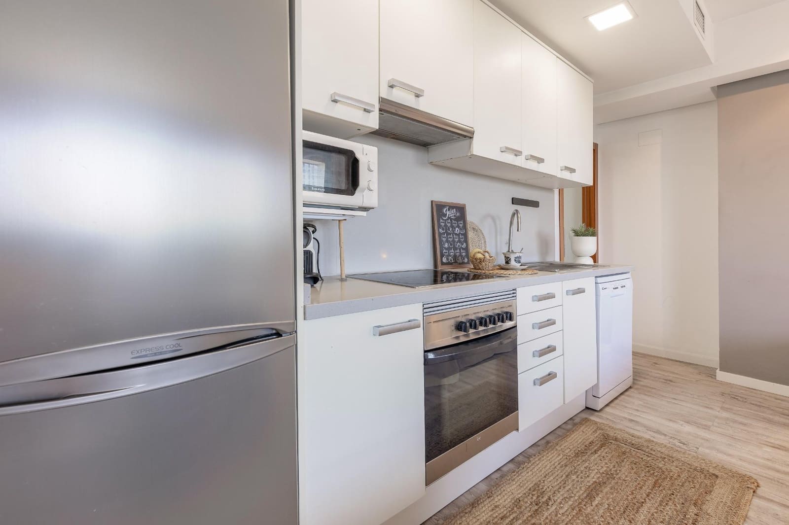 Flat for sale in Valencia city with pool - € 225,000 (Ref: 9929592)