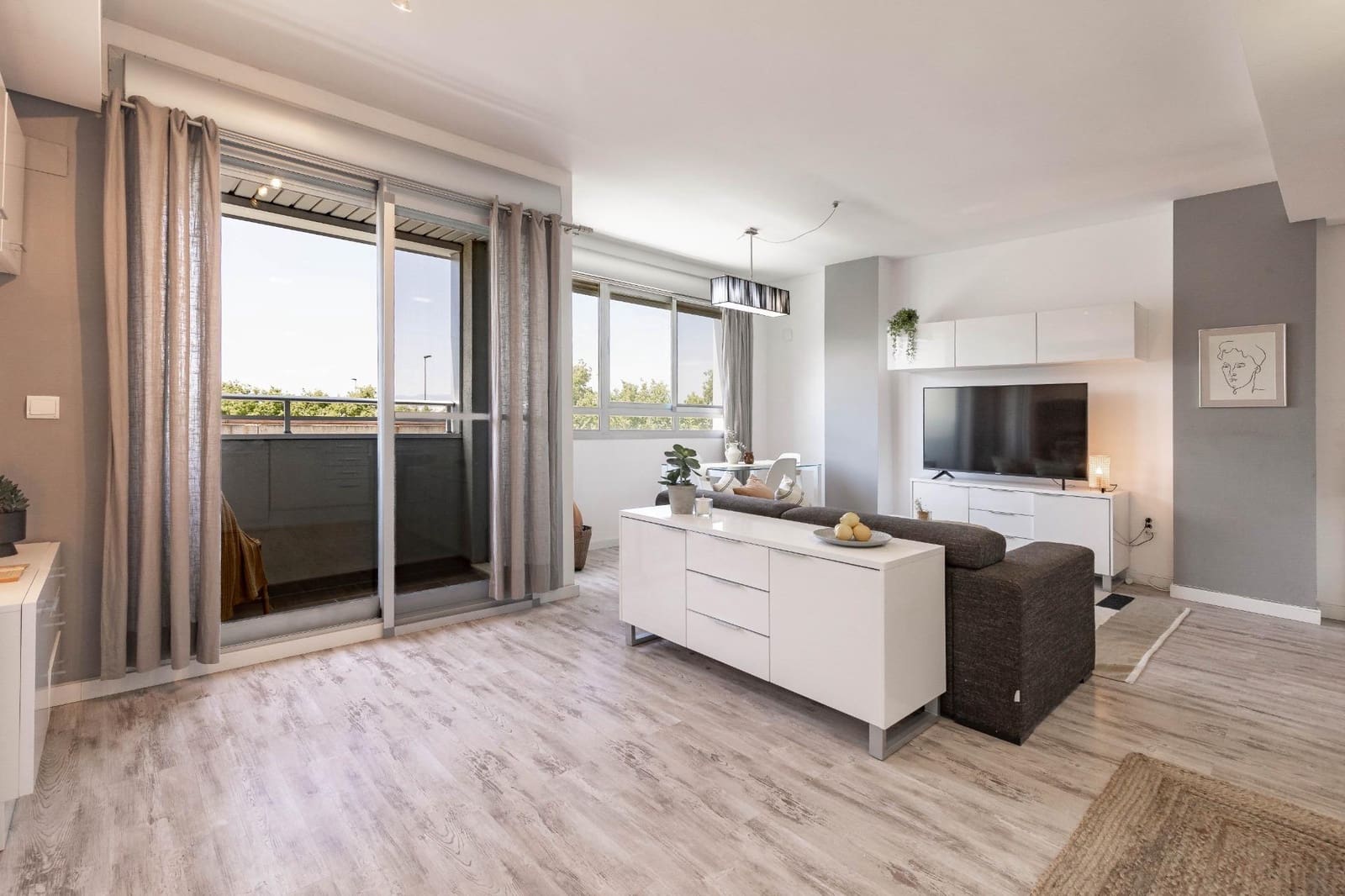 Flat for sale in Valencia city with pool - € 225,000 (Ref: 9929592)
