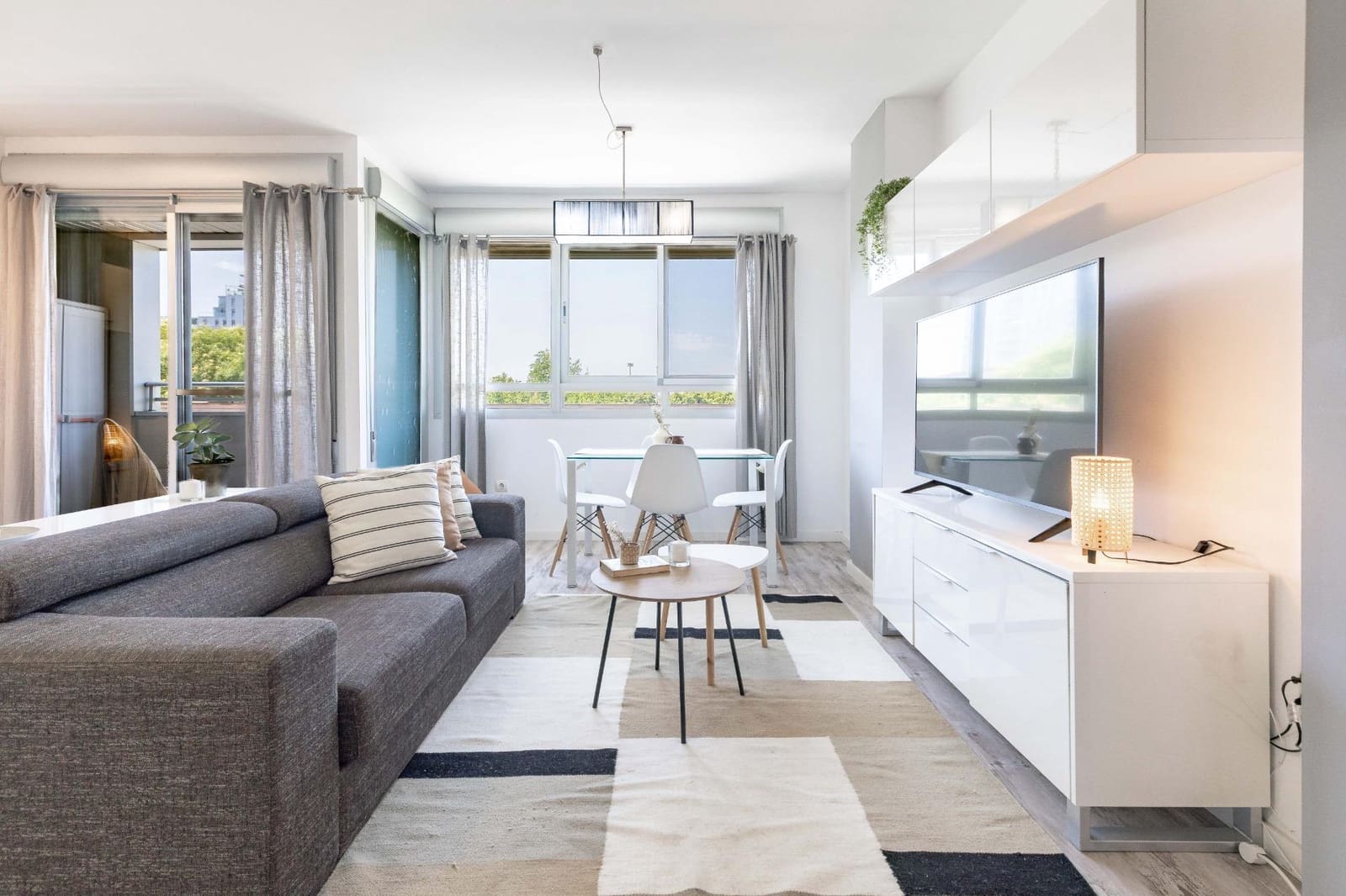 Flat for sale in Valencia city with pool - € 225,000 (Ref: 9929592)