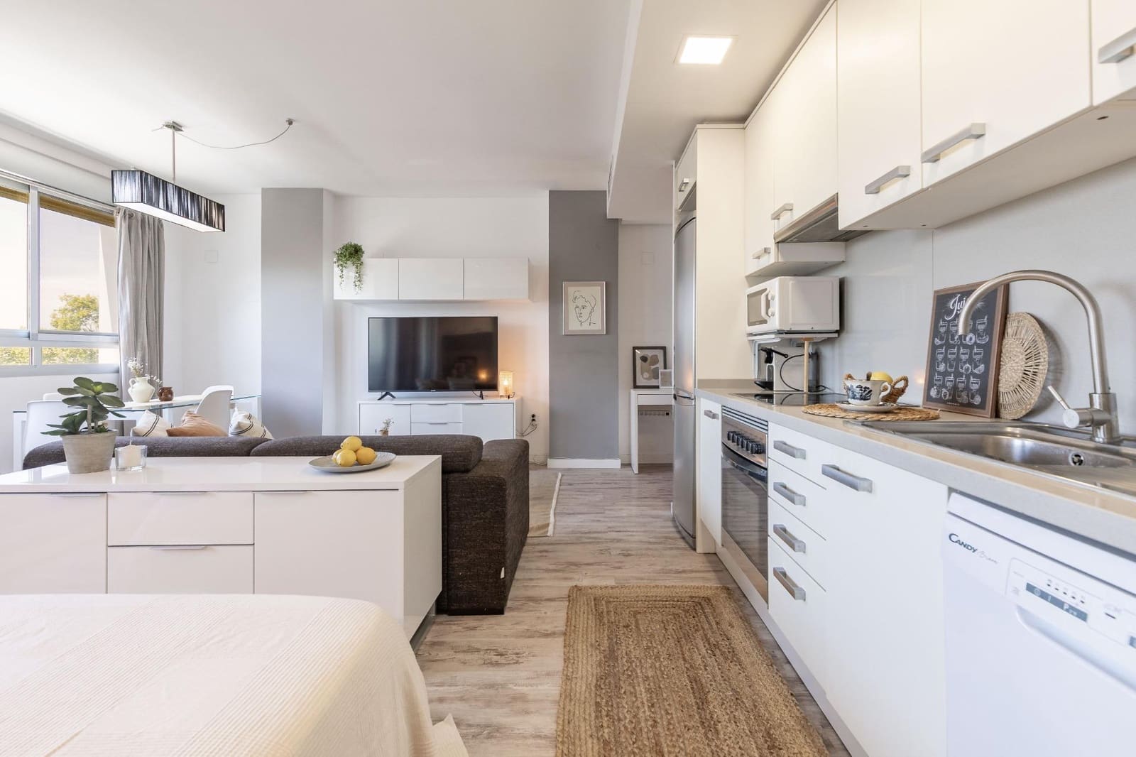 Flat for sale in Valencia city with pool - € 225,000 (Ref: 9929592)