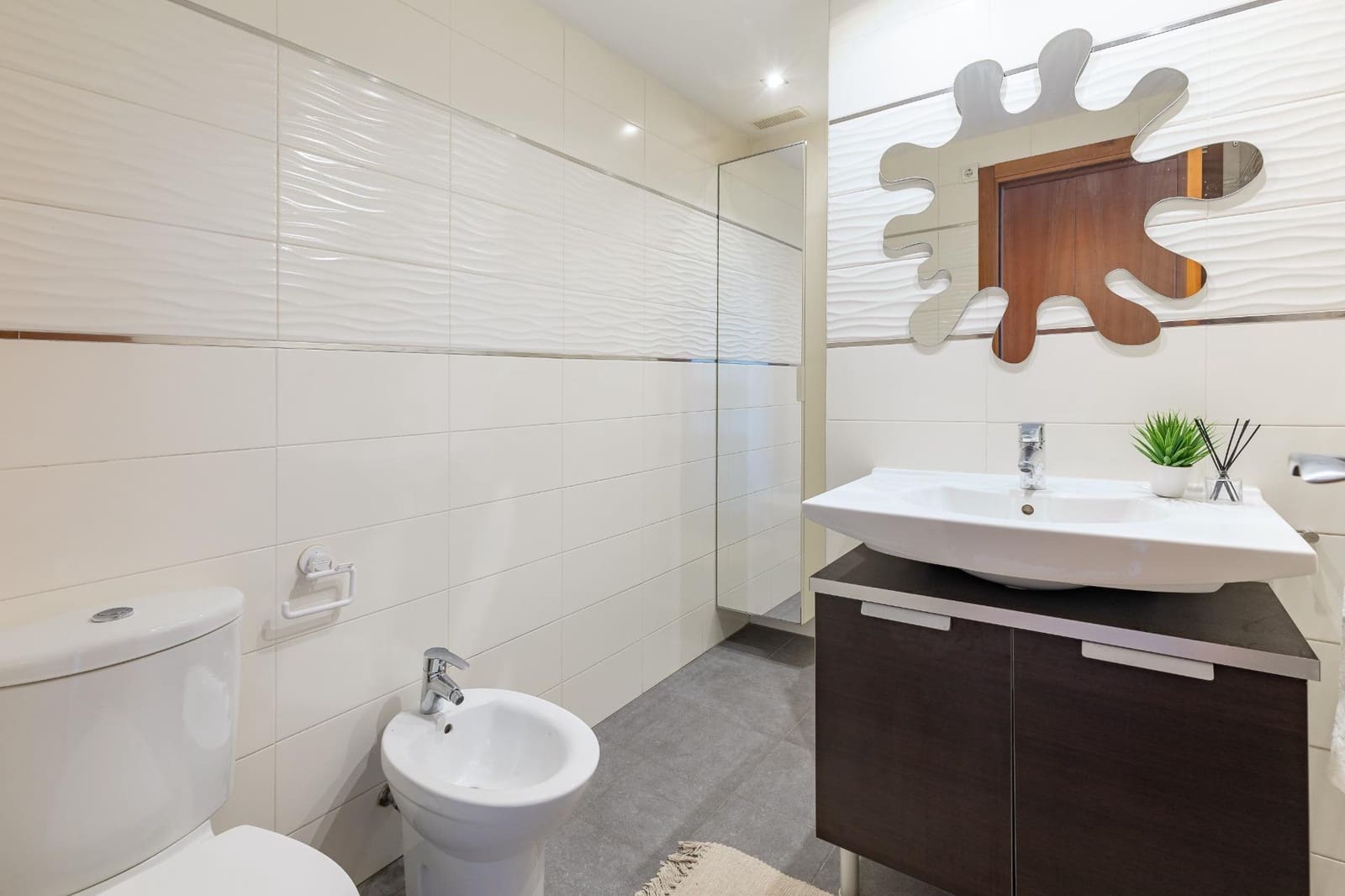 Flat for sale in Valencia city with pool - € 225,000 (Ref: 9929592)