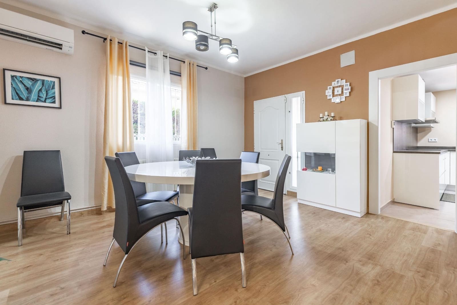 6 soveværelse Villa til salg i Montserrat med swimmingpool - € 590.000 (Ref: 9942749)