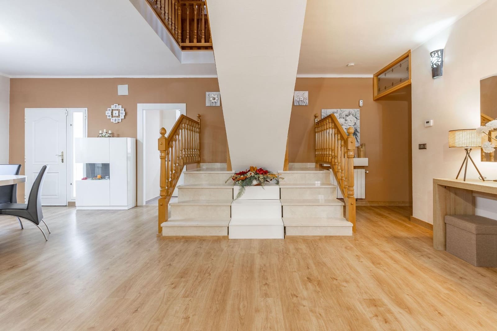 6 soveværelse Villa til salg i Montserrat med swimmingpool - € 590.000 (Ref: 9942749)