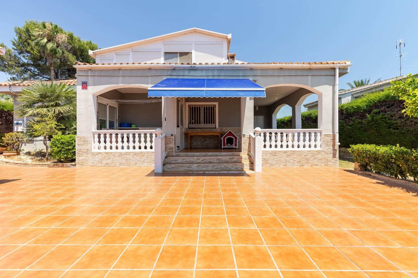 6 soveværelse Villa til salg i Montserrat med swimmingpool - € 590.000 (Ref: 9942749)