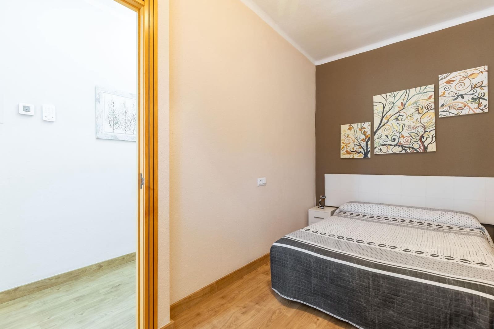6 soveværelse Villa til salg i Montserrat med swimmingpool - € 590.000 (Ref: 9942749)