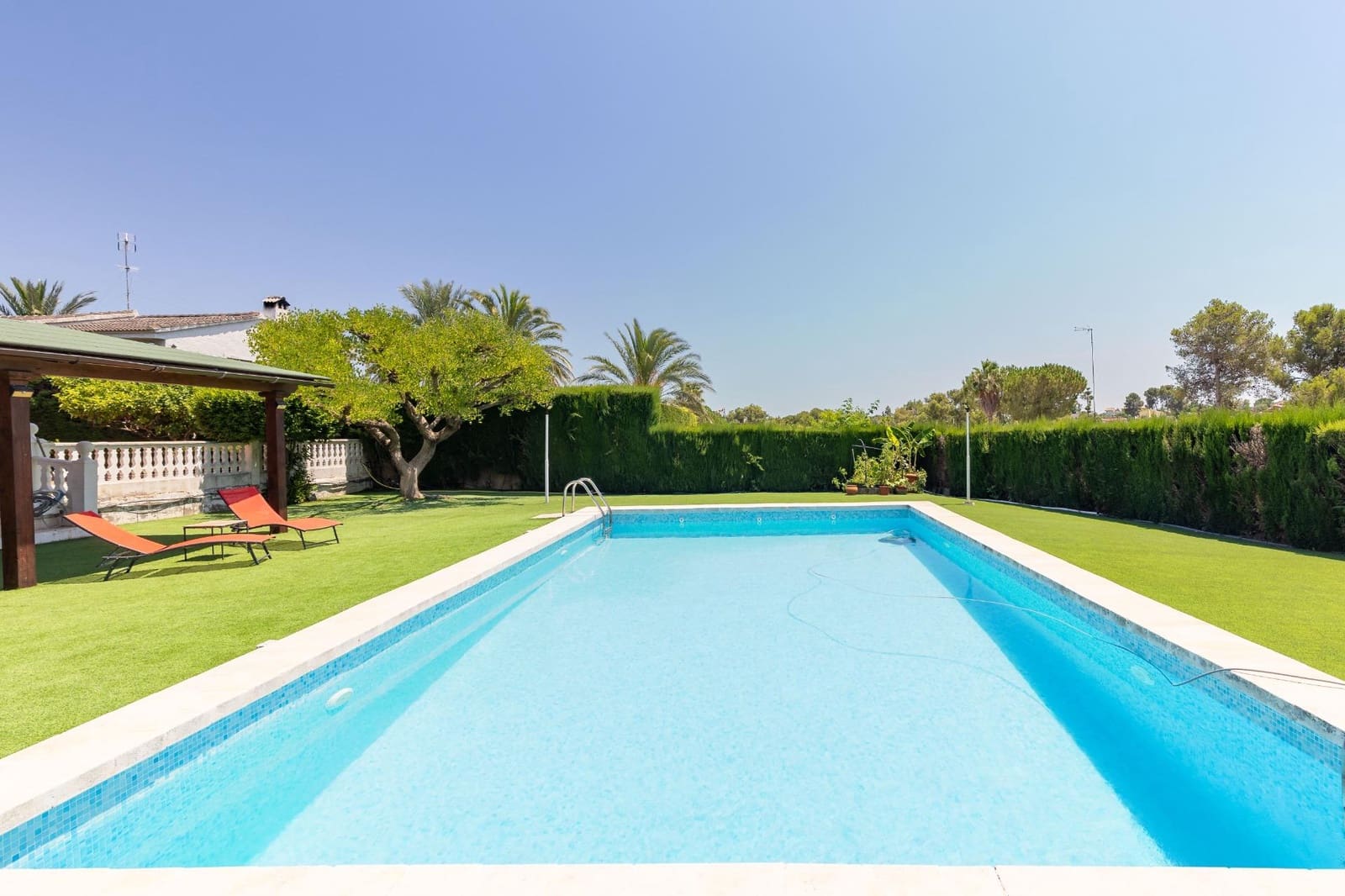 6 soveværelse Villa til salg i Montserrat med swimmingpool - € 590.000 (Ref: 9942749)