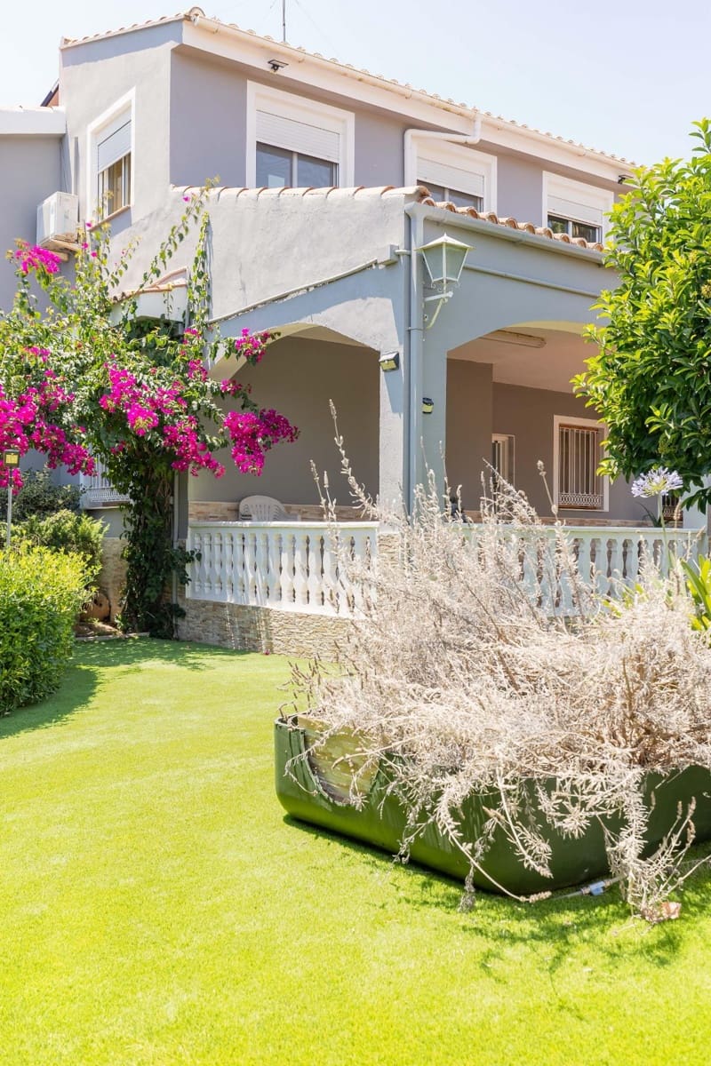 6 soveværelse Villa til salg i Montserrat med swimmingpool - € 590.000 (Ref: 9942749)