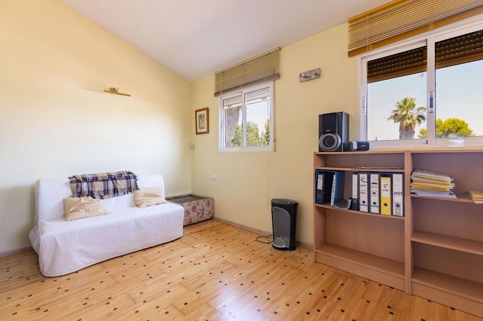 6 soveværelse Villa til salg i Montserrat med swimmingpool - € 590.000 (Ref: 9942749)