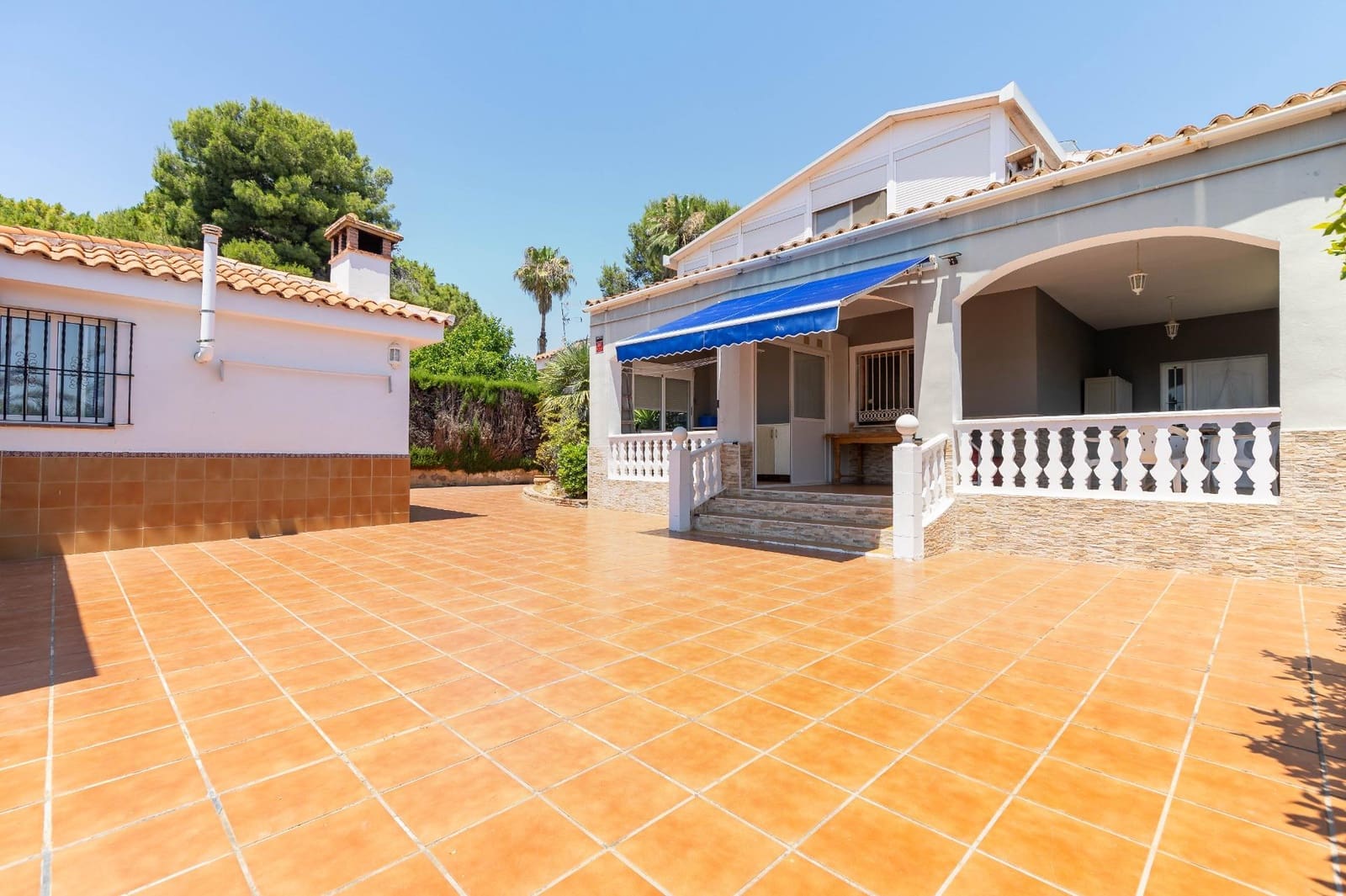 6 soveværelse Villa til salg i Montserrat med swimmingpool - € 590.000 (Ref: 9942749)