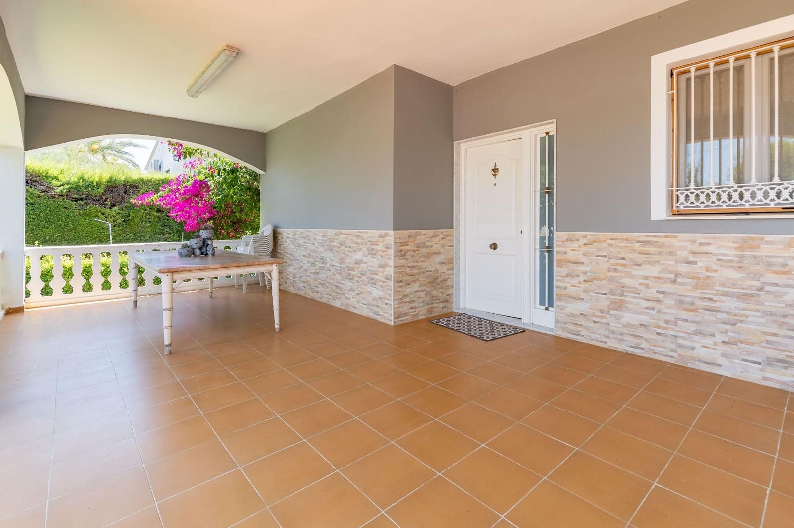 6 soveværelse Villa til salg i Montserrat med swimmingpool - € 590.000 (Ref: 9942749)