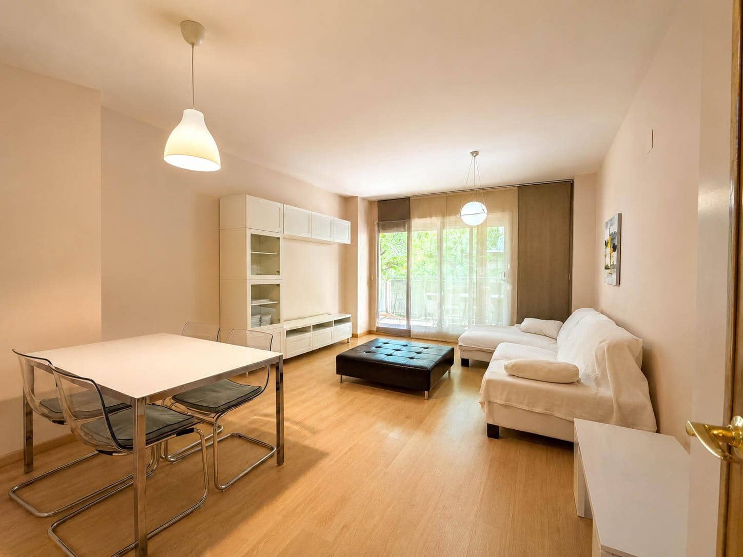 Appartement de 2 chambres à louer à Paterna avec piscine garage - 1 350 € (Ref: 9954499)