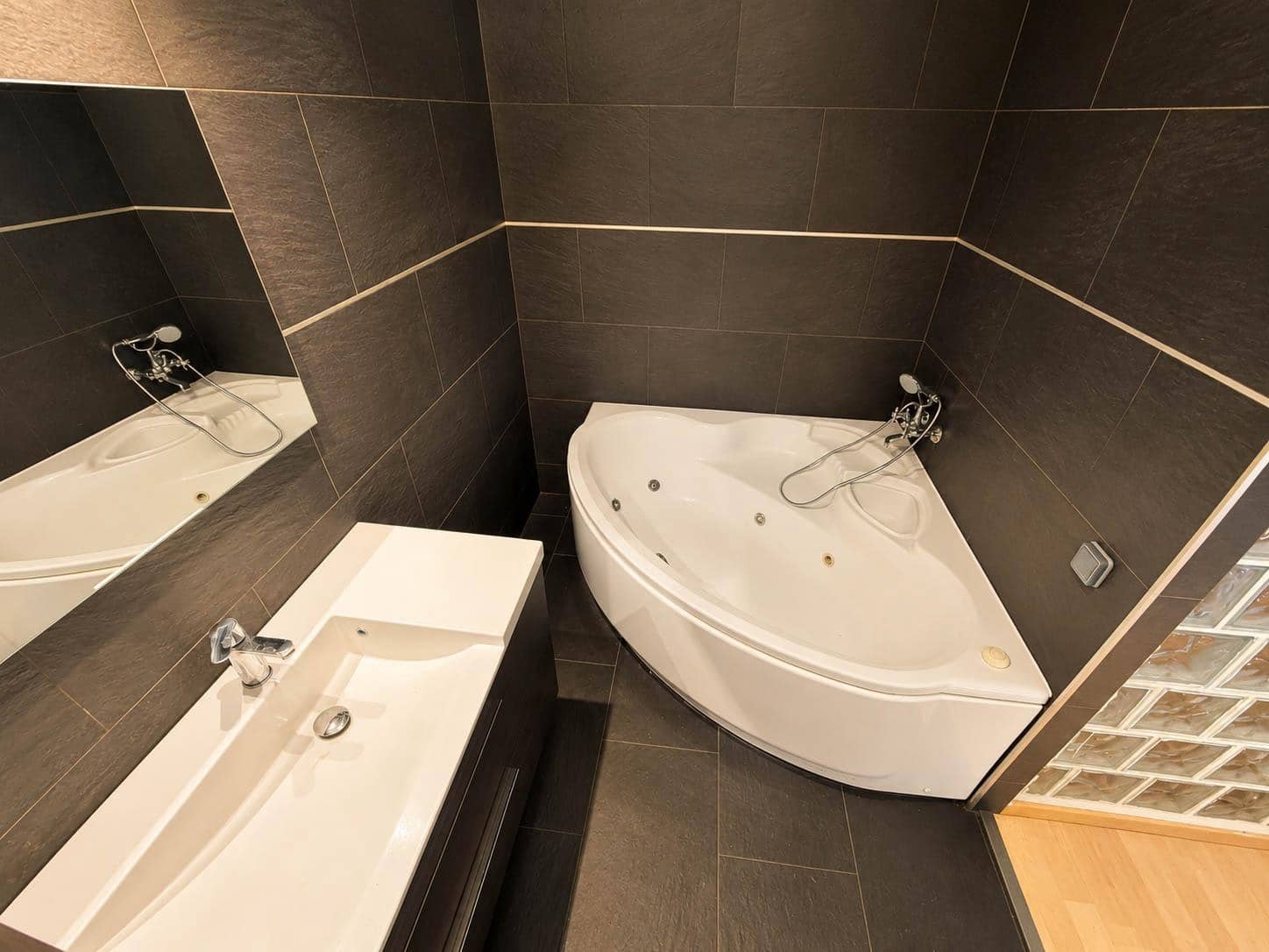 Appartement de 2 chambres à louer à Paterna avec piscine garage - 1 350 € (Ref: 9954499)