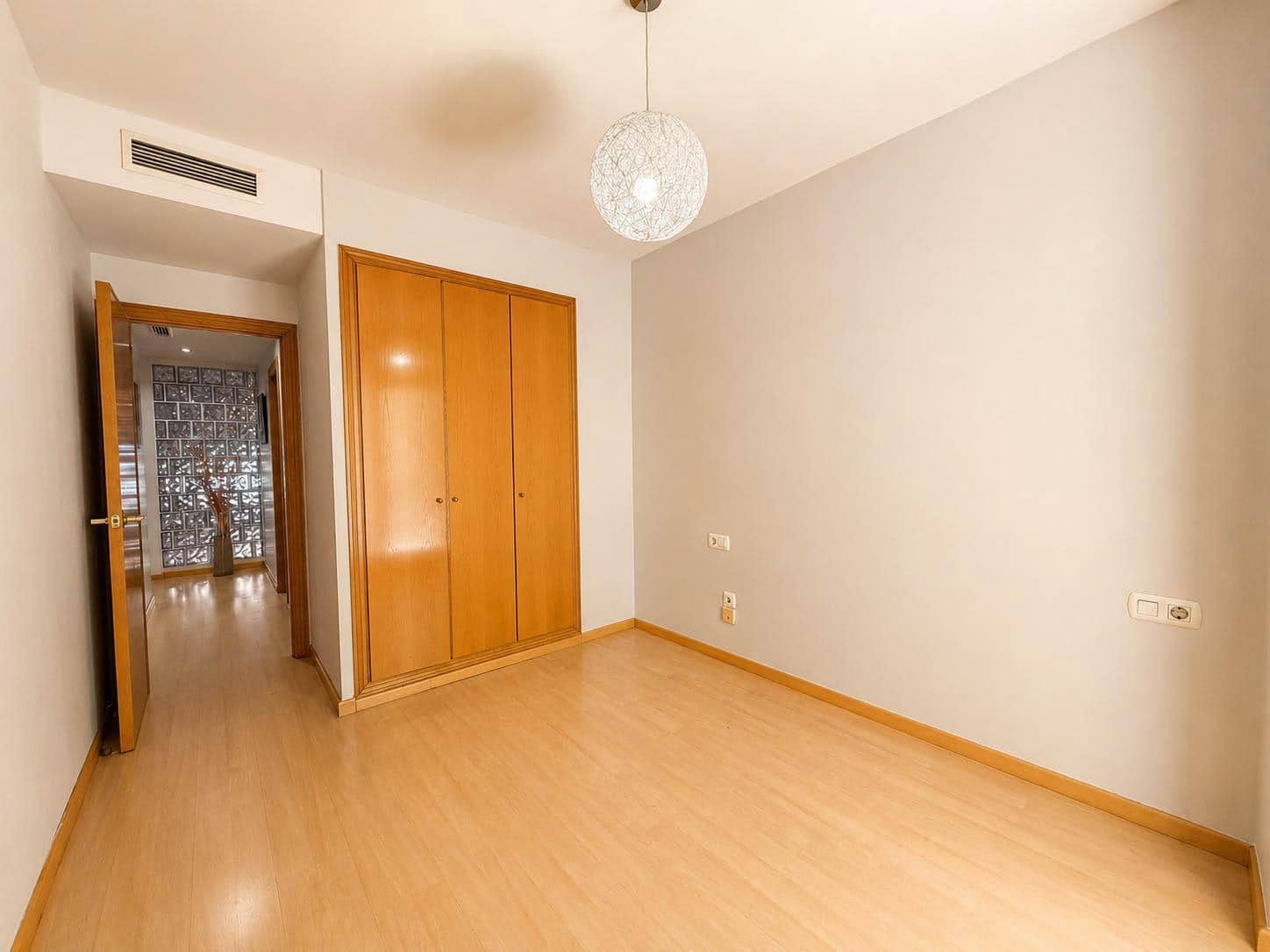 Appartement de 2 chambres à louer à Paterna avec piscine garage - 1 350 € (Ref: 9954499)