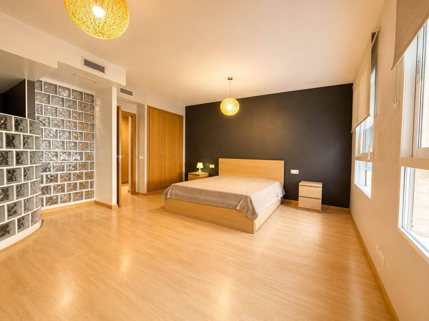 Appartement de 2 chambres à louer à Paterna avec piscine garage - 1 350 € (Ref: 9954499)
