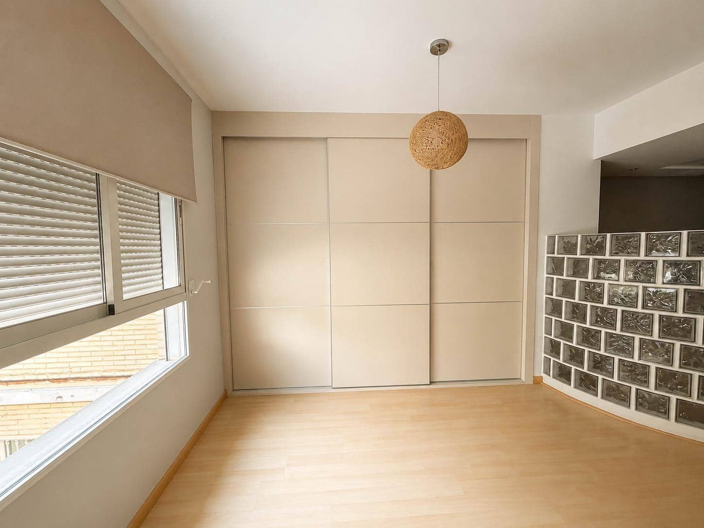 Appartement de 2 chambres à louer à Paterna avec piscine garage - 1 350 € (Ref: 9954499)